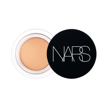 Soft-matte complete concealer
