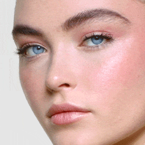 Breng het onder blush aan voor een extra intens effect.