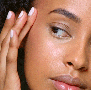 Breng het onder foundation of een getinte moisturizer aan voor een stralende glow.