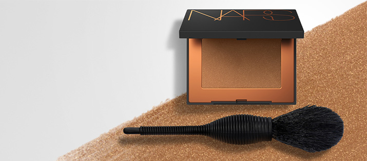 EXPLOSION DE LUMIÈRE. SUR NOUS.